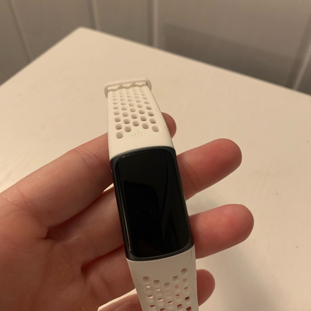 Fitbit Charge 5